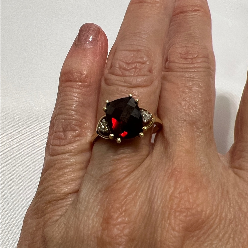 10K YELLOW GOLD GARNET AND DIAMOND RING